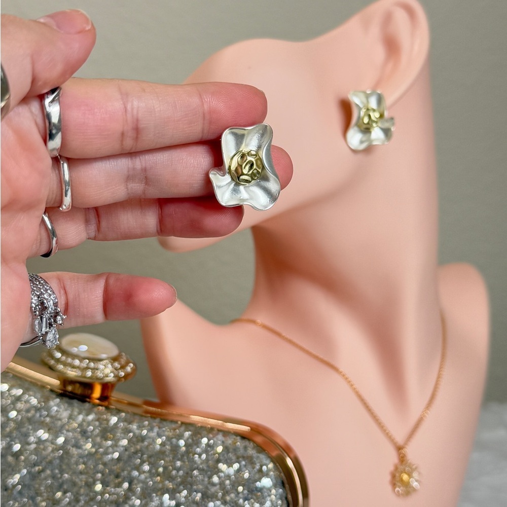 Floral Design Gold and Cream Earrings - Picture 4 of 7